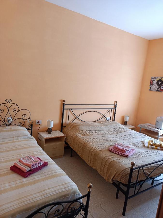 Casa Arcobaleno Hotel Амелиа Екстериор снимка